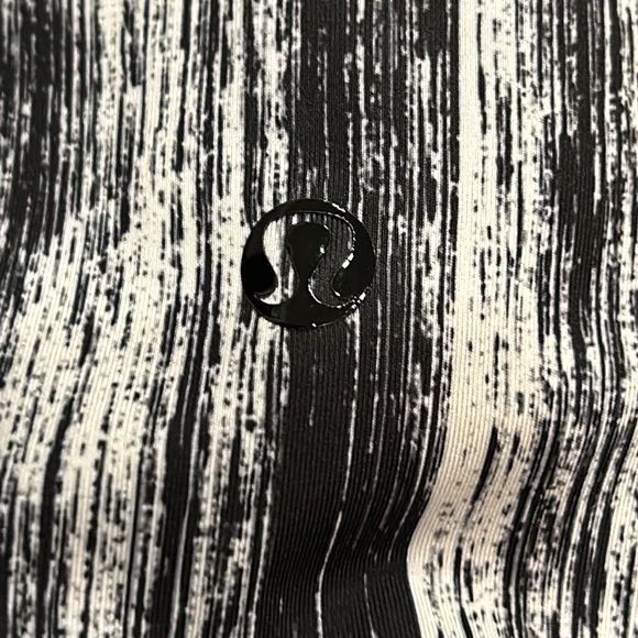 Lululemon Hot To Street crop Mesh Leggings - Picture 10 of 10